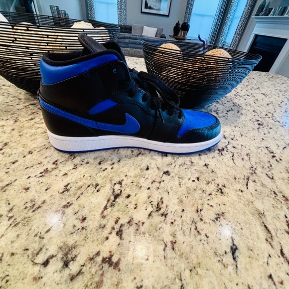 Nike Air Jordan 1 Mid Royal Blue/Black 554724-068 Men's 9 Shoe Pre-Owned - Picture 5 of 8